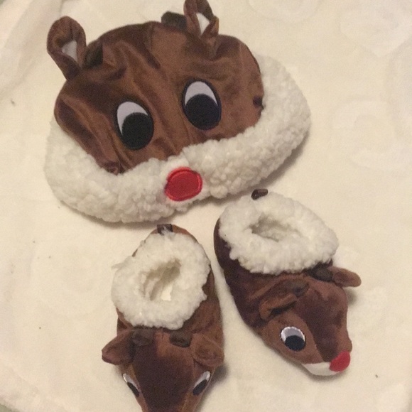 Rudolph the red nose reindeer slippers and hat infant set - Picture 1 of 4